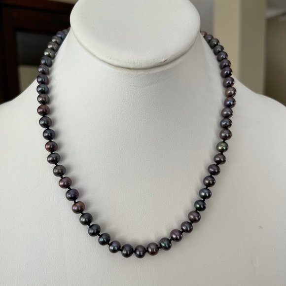 Peacock grey freshwater pearl bead necklace - Picture 2 of 7
